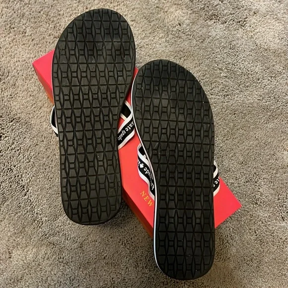 Kate Spade Fable Black Flip Flops 8 - Picture 3 of 11